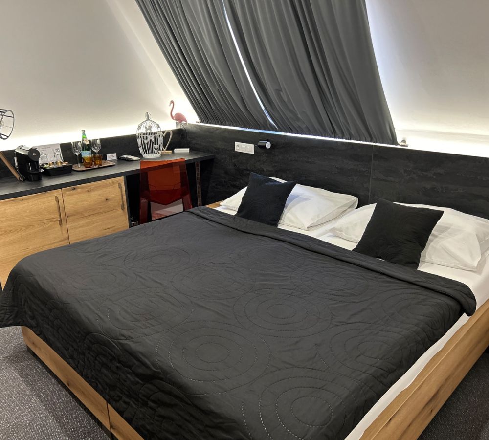 Dvoulůžkový pokoj Deluxe s manželskou postelí